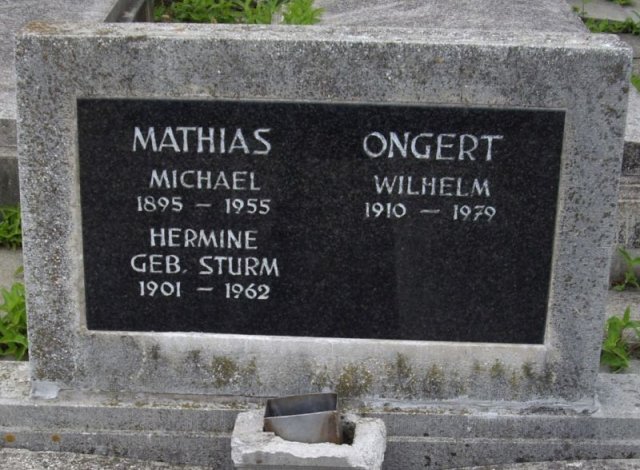 Mathias Michael 1895-1955 Sturm Hermine 1901-1962 Grabstein